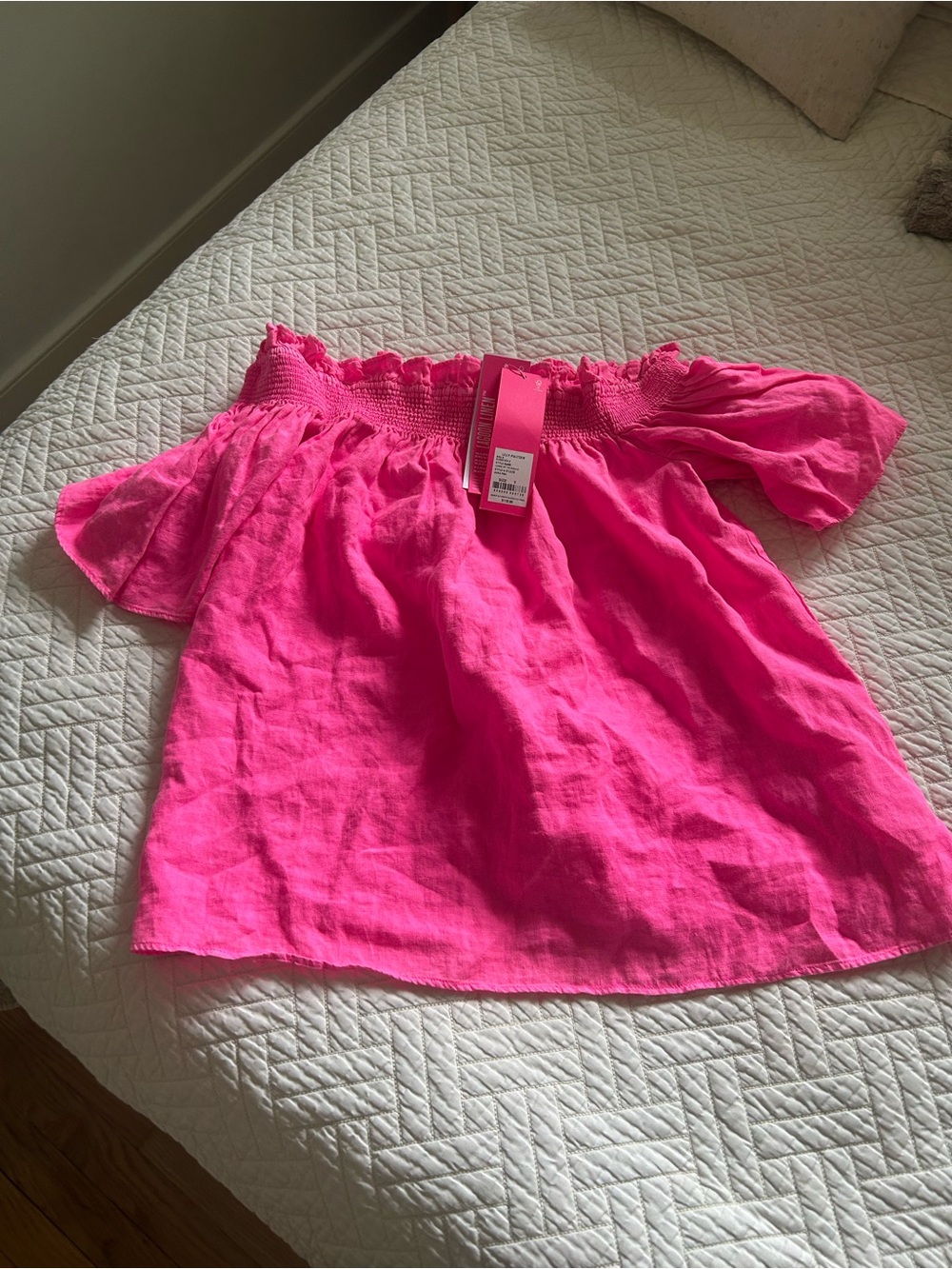 Lilly Pulitzer Leanne Off-Shoulder Smocked Top in Aura Pink. Size S. NWT